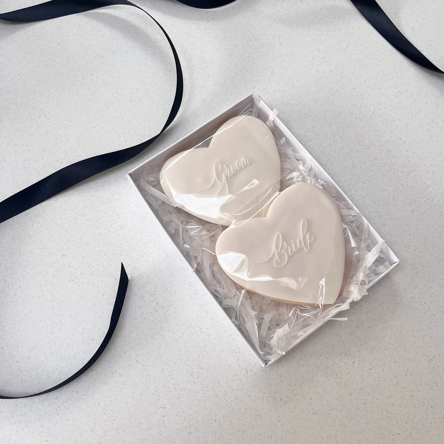 Newlywed gift | Bride & Groom gift | Wedding Cookies | Wedding Gift | Bride Biscuit | Groom Biscuit | Letterbox
