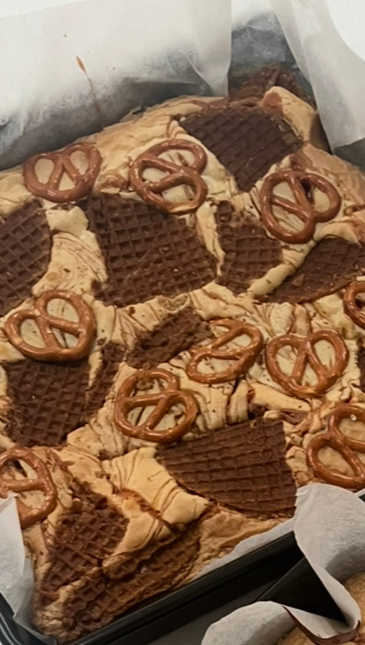 Stroopwafel pretzel Blondie Tray (9 Slices)
