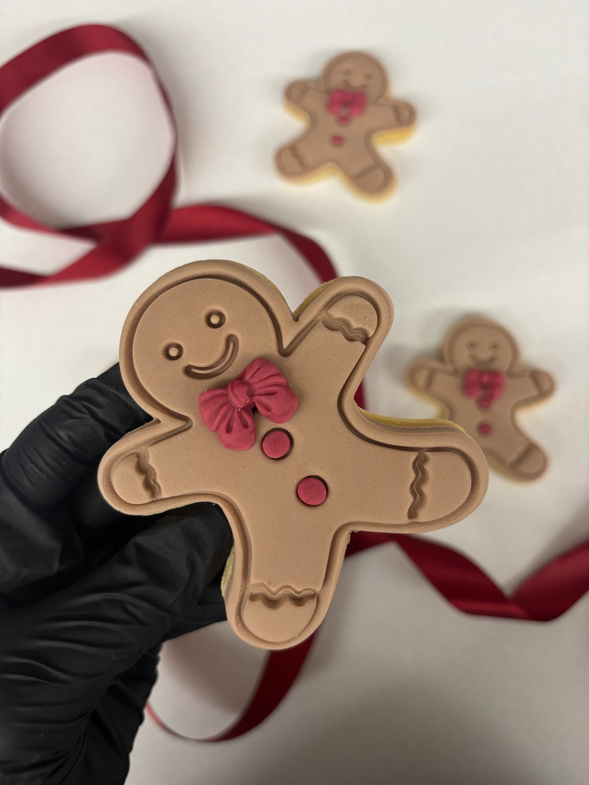Christmas Cookie | Christmas table | Gingerbread man biscuit | Christmas place settings | Stocking filler | Burgundy