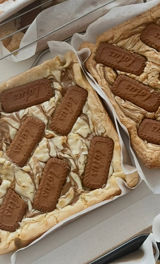 Biscoff Blondie Tray (9 Slices)
