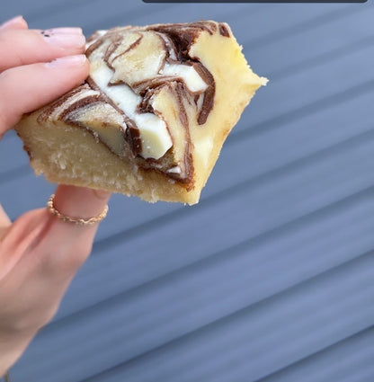 Kinder Blondie Tray (9 Slices)