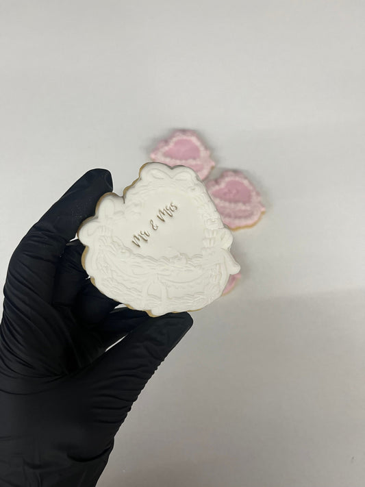 Wedding favour | Mr & Mrs | Wedding cookies | Wedding Biscuits | Heart Cake Cookie | Lambeth style biscuit | Lambeth cake | Favour